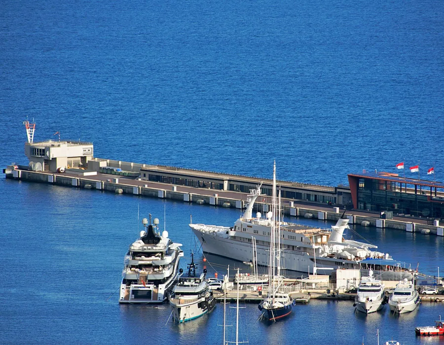 Yachts & Leisure Craft